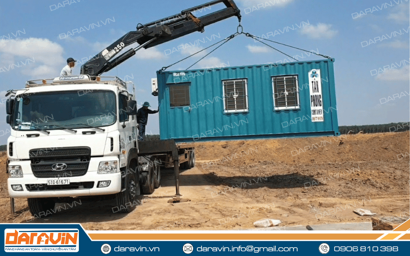 Dùng dây cáp thép cẩu thùng container tại các bến cảng Dùng dây cáp thép cẩu thùng container tại các bến cảng