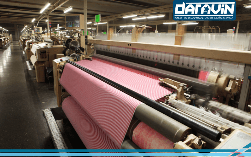 Giá thành rẻ nhưng với nhiều ưu điểm vượt trội sợi polyester được sử dụng rộng rãi trong ngành công nghiệp Giá thành rẻ nhưng với nhiều ưu điểm vượt trội sợi polyester được sử dụng rộng rãi trong ngành công nghiệp