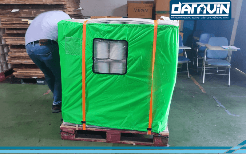 Giải pháp sử dụng vải trùm pallet được xem là bảo vệ toàn diện cho các mặt hàng thiết yếu Giải pháp sử dụng vải trùm pallet được xem là bảo vệ toàn diện cho các mặt hàng thiết yếu