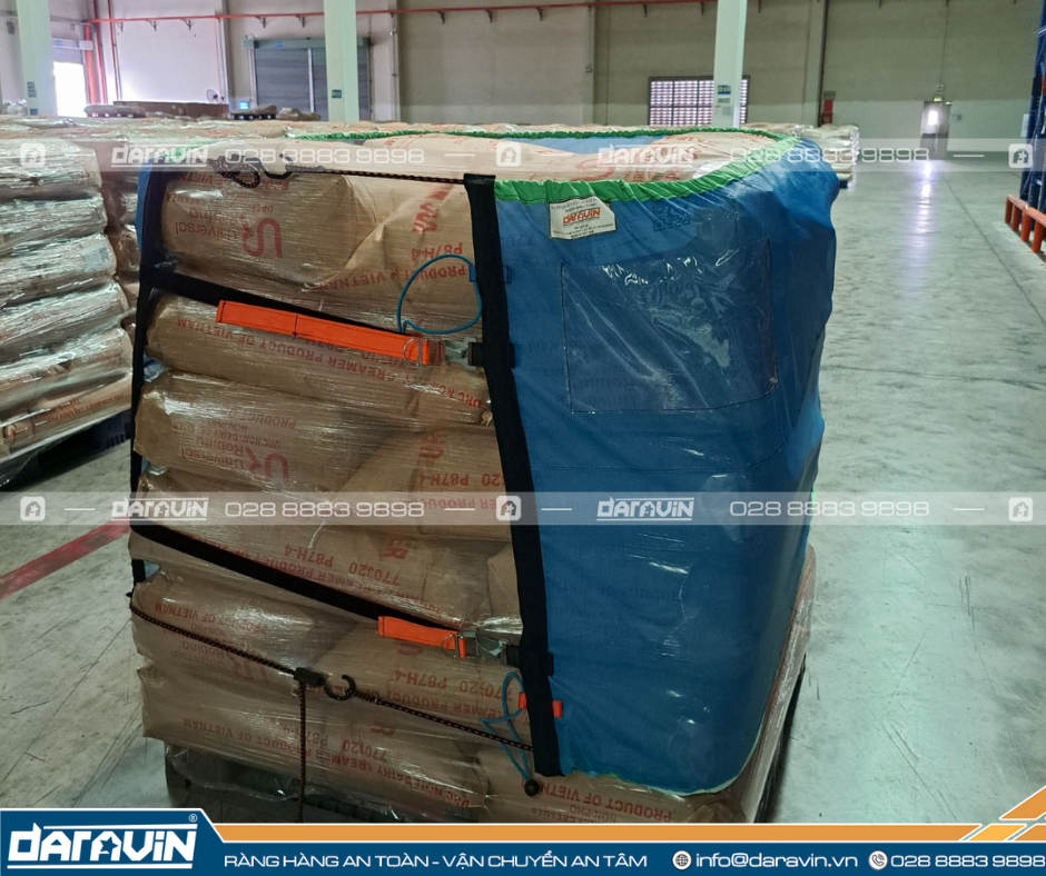 Lưới quấn pallet có viền dây thun của Daravin