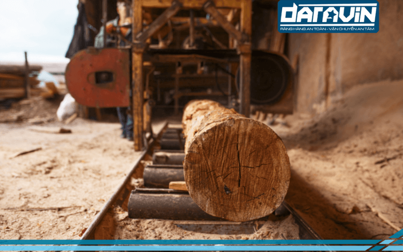Gỗ được xẻ theo kích thước phù hợp để làm pallet Gỗ được xẻ theo kích thước phù hợp để làm pallet