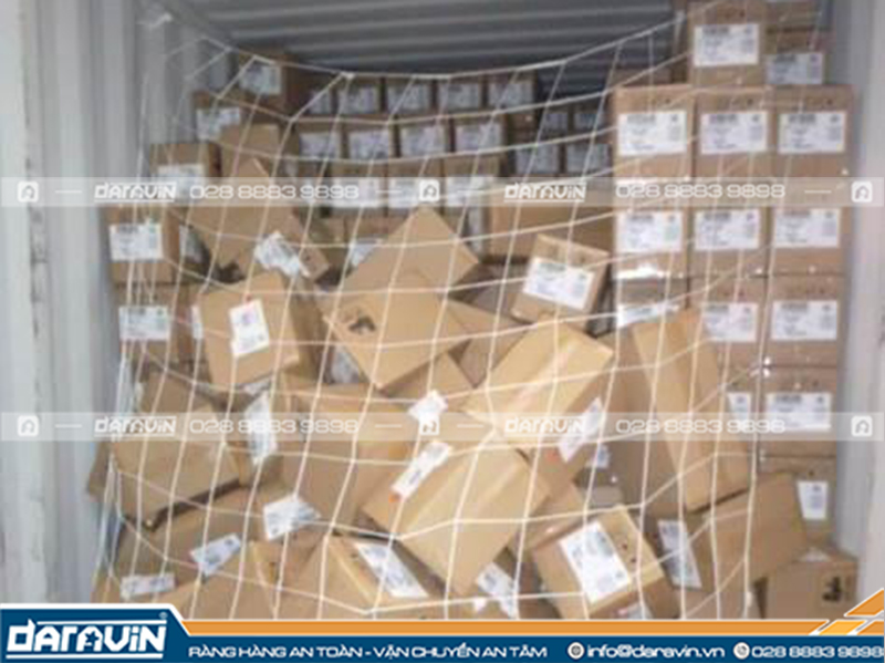 Hàng hóa vẫn được an toàn nhờ sử dụng lưới chắn container sau quá trình vận chuyển Hàng hóa vẫn được an toàn nhờ sử dụng lưới chắn container sau quá trình vận chuyển