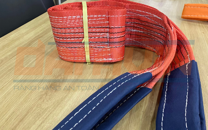 Hình thực tế mẫu dây cáp vải cẩu hàng bản 125mm tải 5 tấn của DARAVIN Hình thực tế mẫu dây cáp vải cẩu hàng bản 125mm tải 5 tấn của DARAVIN