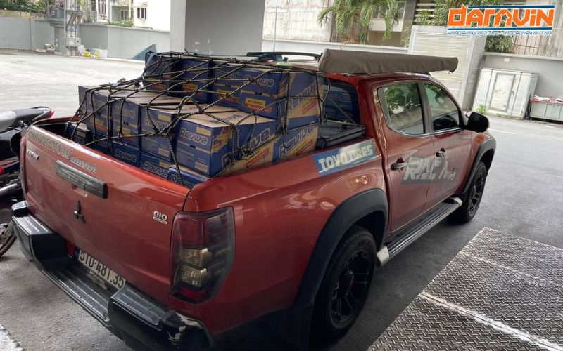 Hình thực tế sử dụng để ràng các thùng carton trên thùng xe bán tải Hình thực tế sử dụng để ràng các thùng carton trên thùng xe bán tải