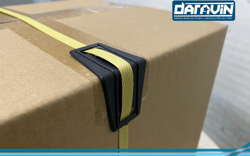 Hình thực tế về công dụng của nẹp góc nhựa 40x40x27mm Hình thực tế về công dụng của nẹp góc nhựa 40x40x27mm