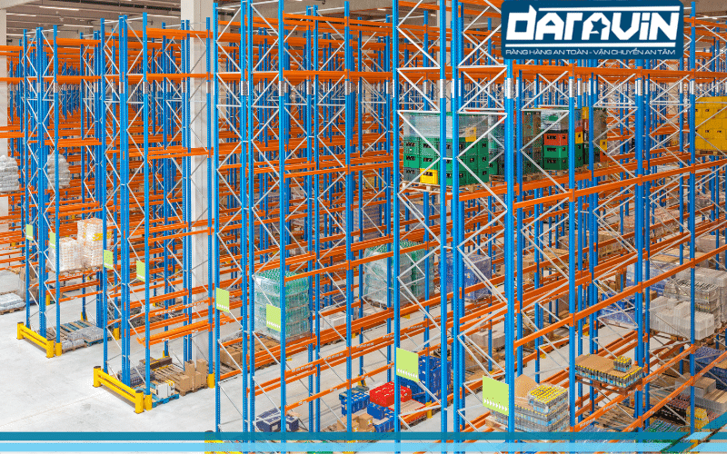 Kệ pallet mang lại rất nhiều lợi ích cho kho hàng trong công tác tiết kiệm chi phí và bảo quản hàng trong kho Kệ pallet mang lại rất nhiều lợi ích cho kho hàng trong công tác tiết kiệm chi phí và bảo quản hàng trong kho