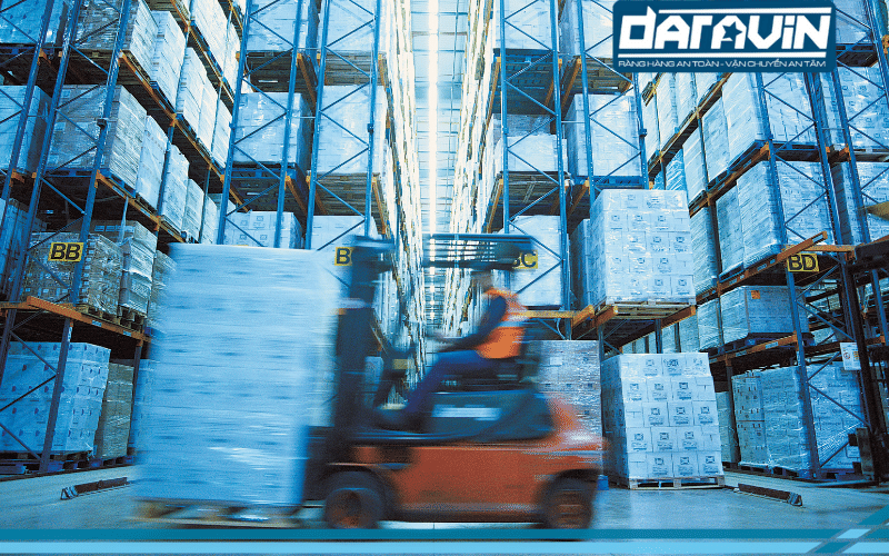 Kho hàng sử dụng màng PE làm giải pháp chính trong khâu quấn hàng hóa lưu kho Kho hàng sử dụng màng PE làm giải pháp chính trong khâu quấn hàng hóa lưu kho