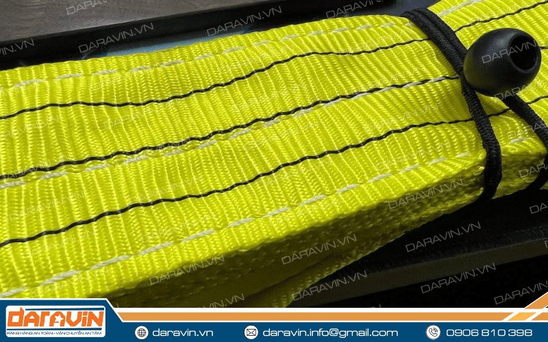 Kiểm tra phần chỉ may trên thân dây cáp vải Kiểm tra phần chỉ may trên thân dây cáp vải