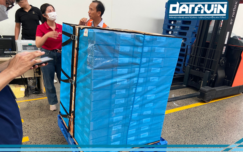 Lưới quấn pallet đáp ứng được nhiều kích thước hàng hóa tại kho Lưới quấn pallet đáp ứng được nhiều kích thước hàng hóa tại kho