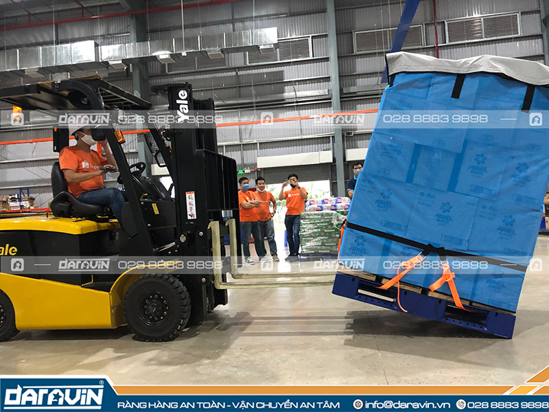 Test lưới quấn pallet khóa cam có ràng chân tại kho hàng của Shoppe Test lưới quấn pallet khóa cam có ràng chân tại kho hàng của Shoppe