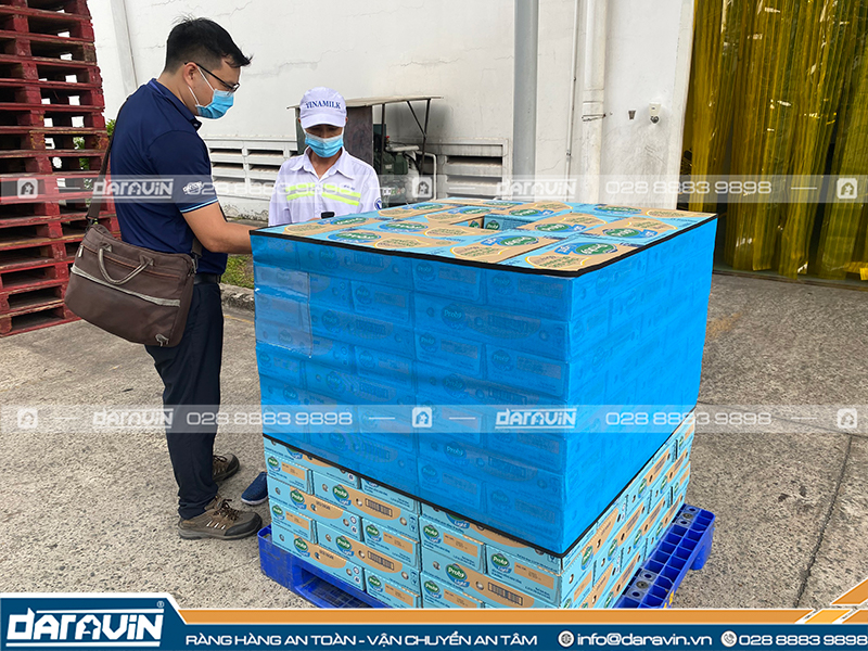 Lưới quấn pallet khóa xiết móc gài có đa dạng kích thước và mẫu mã Lưới quấn pallet khóa xiết móc gài có đa dạng kích thước và mẫu mã