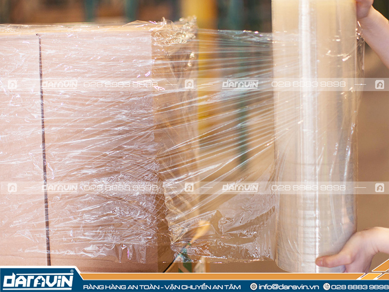 Màng pe được sử dụng phổ biến trong công nghiệp do tính tiện lợi và chi phí đầu tư ban đầu thấp Màng pe được sử dụng phổ biến trong công nghiệp do tính tiện lợi và chi phí đầu tư ban đầu thấp