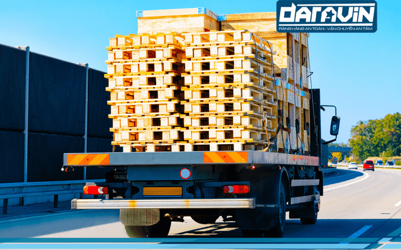 Pallet gỗ được sản xuất khá phổ biến tại nhiều nước trên thế giới Pallet gỗ được sản xuất khá phổ biến tại nhiều nước trên thế giới