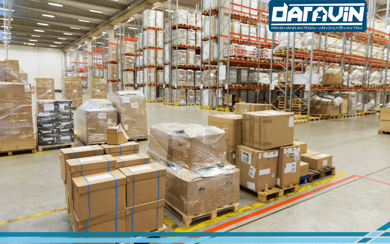 pallet là giải pháp kê hàng được sử dụng phổ biến trong nhiều kho hàng pallet là giải pháp kê hàng được sử dụng phổ biến trong nhiều kho hàng