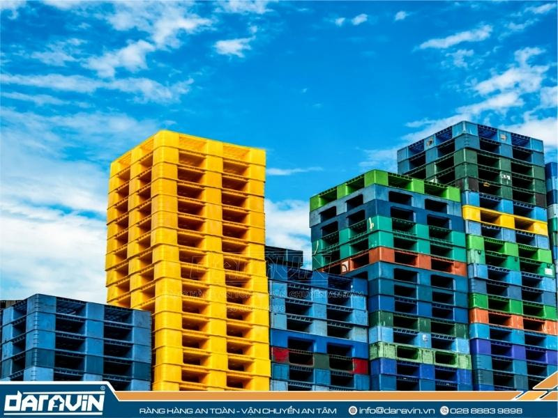 Pallet nhựa nặng bao nhiêu kg? Trọng lượng tiêu chuẩn của pallet nhựa tại một số khu vực