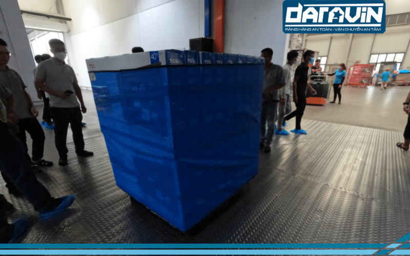 Phương án sử dụng lưới quấn pallet được trình bày cho các quản lý kho của TCL Việt Nam Phương án sử dụng lưới quấn pallet được trình bày cho các quản lý kho của TCL Việt Nam