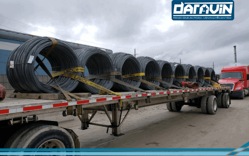 Công tác ràng các cuộn thép trên container một cách chuẩn chỉnh và an toàn chưa bao giờ là việc dễ dàng  Công tác ràng các cuộn thép trên container một cách chuẩn chỉnh và an toàn chưa bao giờ là việc dễ dàng