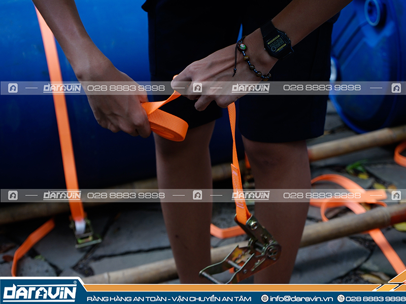 So sánh về công dụng dây tăng đơ có móc và không móc So sánh về công dụng dây tăng đơ có móc và không móc