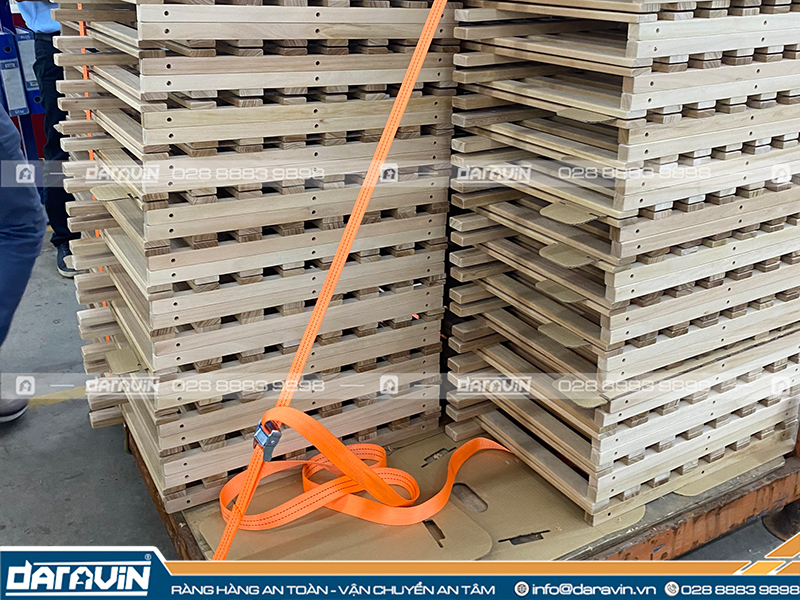 Sử dụng dây chằng hàng khoá cam cho kho hàng đồ gỗ Nghĩa Sơn Sử dụng dây chằng hàng khoá cam cho kho hàng đồ gỗ Nghĩa Sơn