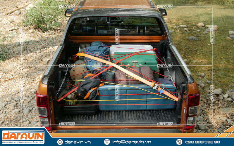 Sử dụng dây tăng đơ để cố định các loại hàng trên xe bán tải Sử dụng dây tăng đơ để cố định các loại hàng trên xe bán tải