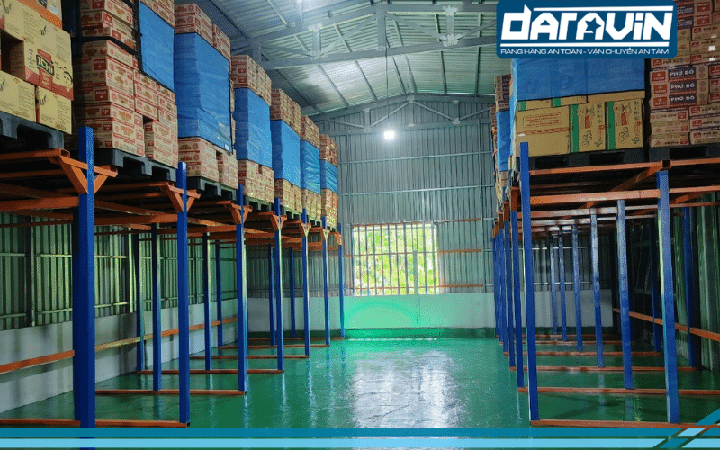 Sử dụng kệ pallet kết hợp với giải pháp ràng cố định hàng hợp lý để tối ưu không gian và giữ an toàn cho kho hàng Sử dụng kệ pallet kết hợp với giải pháp ràng cố định hàng hợp lý để tối ưu không gian và giữ an toàn cho kho hàng