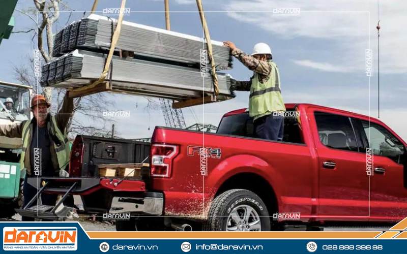 Tận dụng xe bán tải để chở hàng rất thông dụng tại Việt Nam và các nước trên thế giới Tận dụng xe bán tải để chở hàng rất thông dụng tại Việt Nam và các nước trên thế giới