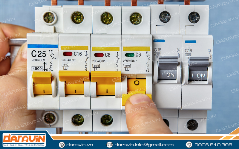 Tắt hết các cầu dao điện trước khi tiến hành tháo lắp Tắt hết các cầu dao điện trước khi tiến hành tháo lắp