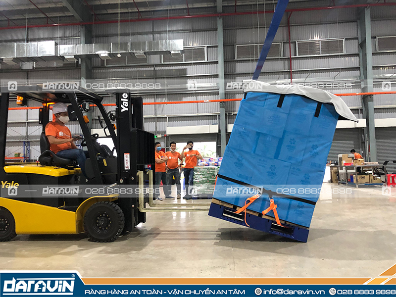 Thử nghiệm độ ổn định trước khi bàn giao mẫu lưới quấn pallet khóa cam cho doanh nghiệp tại Bình Dương Thử nghiệm độ ổn định trước khi bàn giao mẫu lưới quấn pallet khóa cam cho doanh nghiệp tại Bình Dương