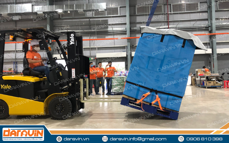 Thử nghiệm lưới quấn pallet có vải trùm và ràng chân cho kho hàng shopee Thử nghiệm lưới quấn pallet có vải trùm và ràng chân cho kho hàng shopee