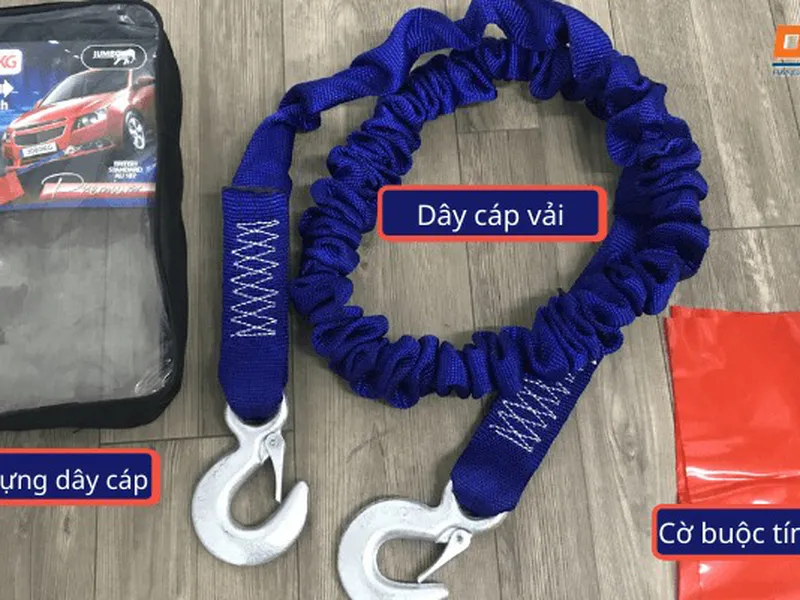 5 món phụ kiện tuyệt vời cứu ô tô bị sa lầy hiệu quả 