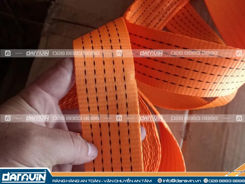 Vải polyester là nguyên liệu chất lượng mà Daravin chọn để sản xuất dây tăng đơ