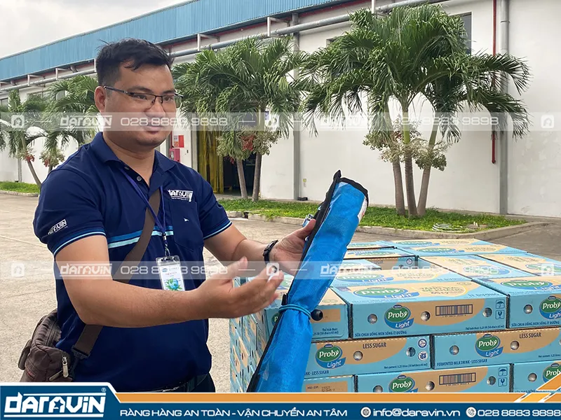 HƯỚNG DẪN CÁCH SỬ DỤNG LƯỚI QUẤN PALLET KHÓA XIẾT MÓC GÀI (CÓ VIDEO CHI TIẾT)