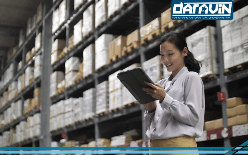 Tuân thủ các nguyên tắc khi làm việc trong kho hàng Tuân thủ các nguyên tắc khi làm việc trong kho hàng