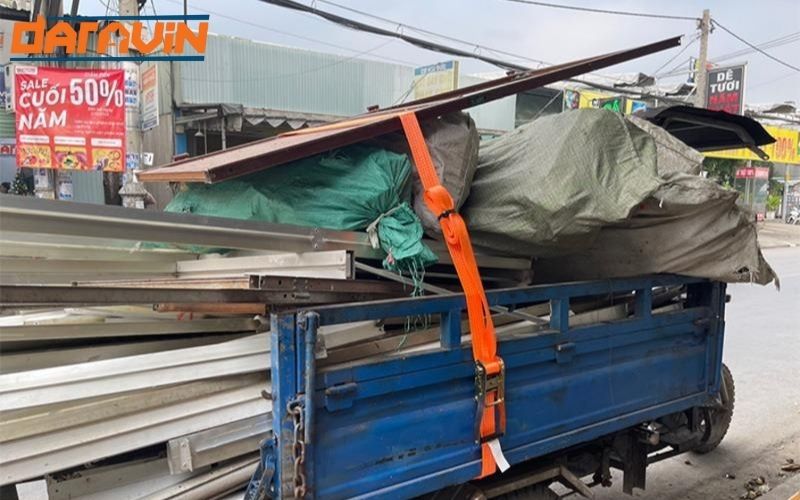 Dây tăng đơ giữ hàng hóa ổn định trên xe ba gác và xe bán tải trong suốt quá trình vận chuyển