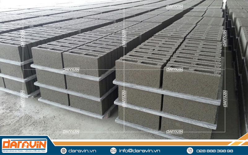 Ứng dụng pallet nhựa trong sản xuất gạch không nung Ứng dụng pallet nhựa trong sản xuất gạch không nung