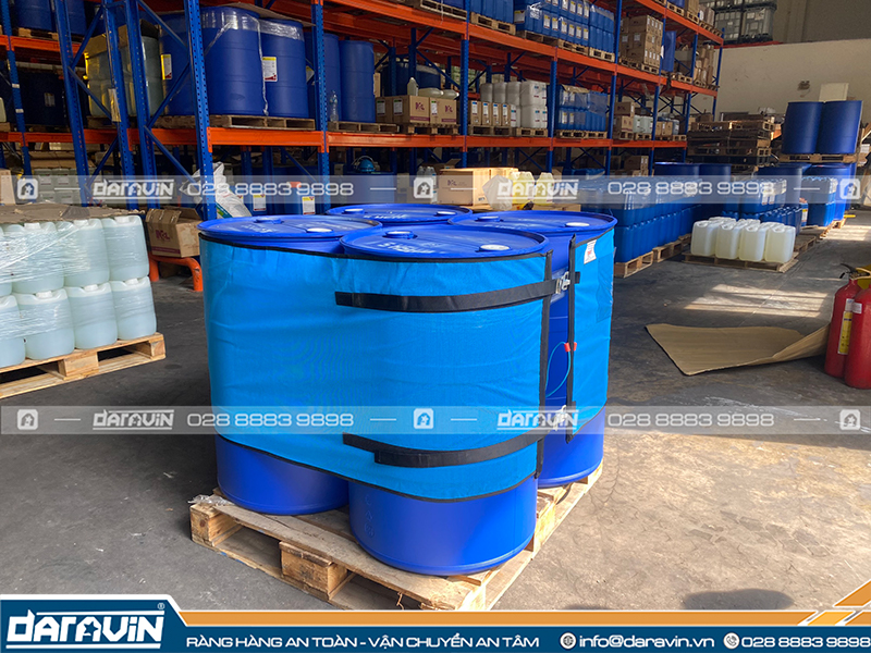 Ứng dụng lưới quấn pallet vải PVC bảo vệ hàng hóa