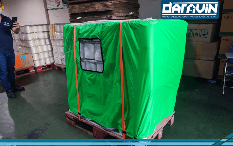 Vải trùm pallet bảo vệ toàn diện cho chỉ may thành phẩm của công ty Coats Phong Phú Vải trùm pallet bảo vệ toàn diện cho chỉ may thành phẩm của công ty Coats Phong Phú