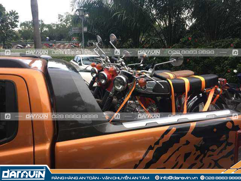Vận chuyển xe máy trên xe bán tải đúng cách giúp an toàn cho người và xe Vận chuyển xe máy trên xe bán tải đúng cách giúp an toàn cho người và xe