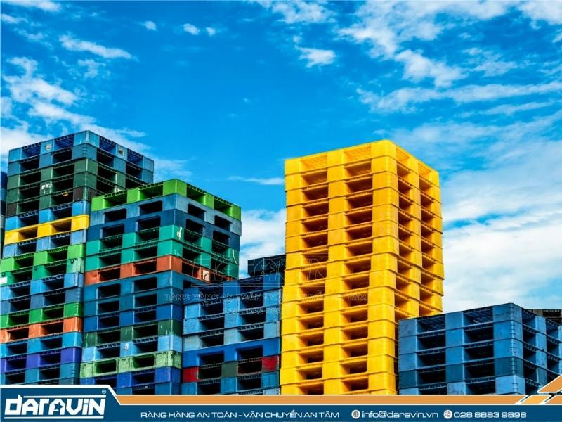 Tại sao cần vệ sinh pallet nhựa định kỳ