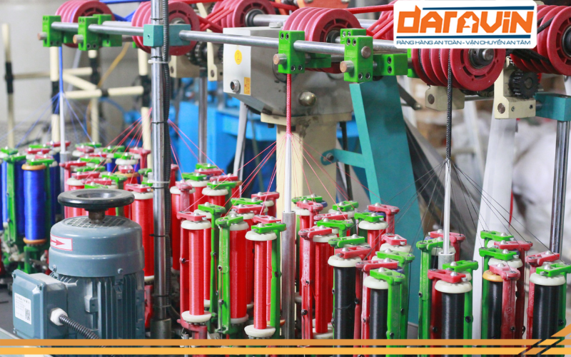 Xưởng được trang bị các máy dệt chuyên dụng cho chất lượng dây thun ràng được đồng nhất Xưởng được trang bị các máy dệt chuyên dụng cho chất lượng dây thun ràng được đồng nhất