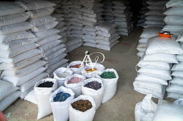 Lựa chọn đá thạch anh vụn dải nền nhà tại daphongthuyanphat.com