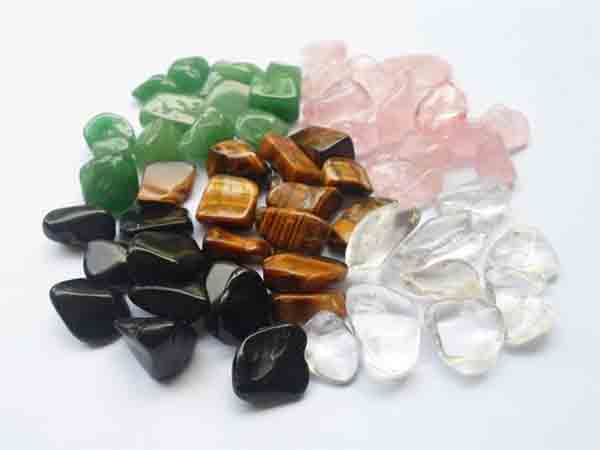 đá thạch anh vụn ngũ sắc rải nền