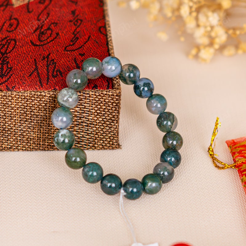 Mã não xanh rêu với các họa tiết độc đáo, rất hợp với người mệnh Hỏa hoặc Mộc