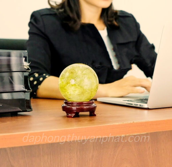 quả cầu thạch anh vàng