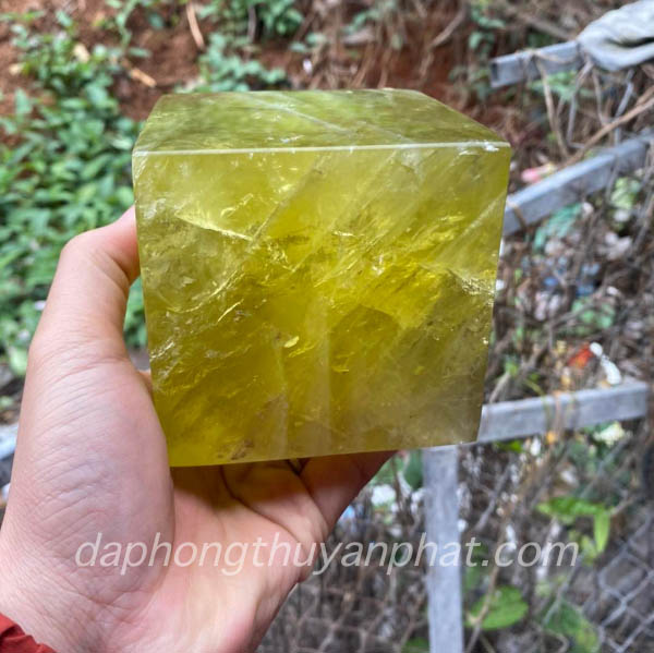 quả cầu thạch anh vàng