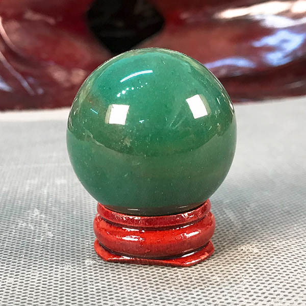 Quả cầu đá thạch anh xanh phù hợp với chủ nhân mệnh Mộc, Hỏa, Thủy