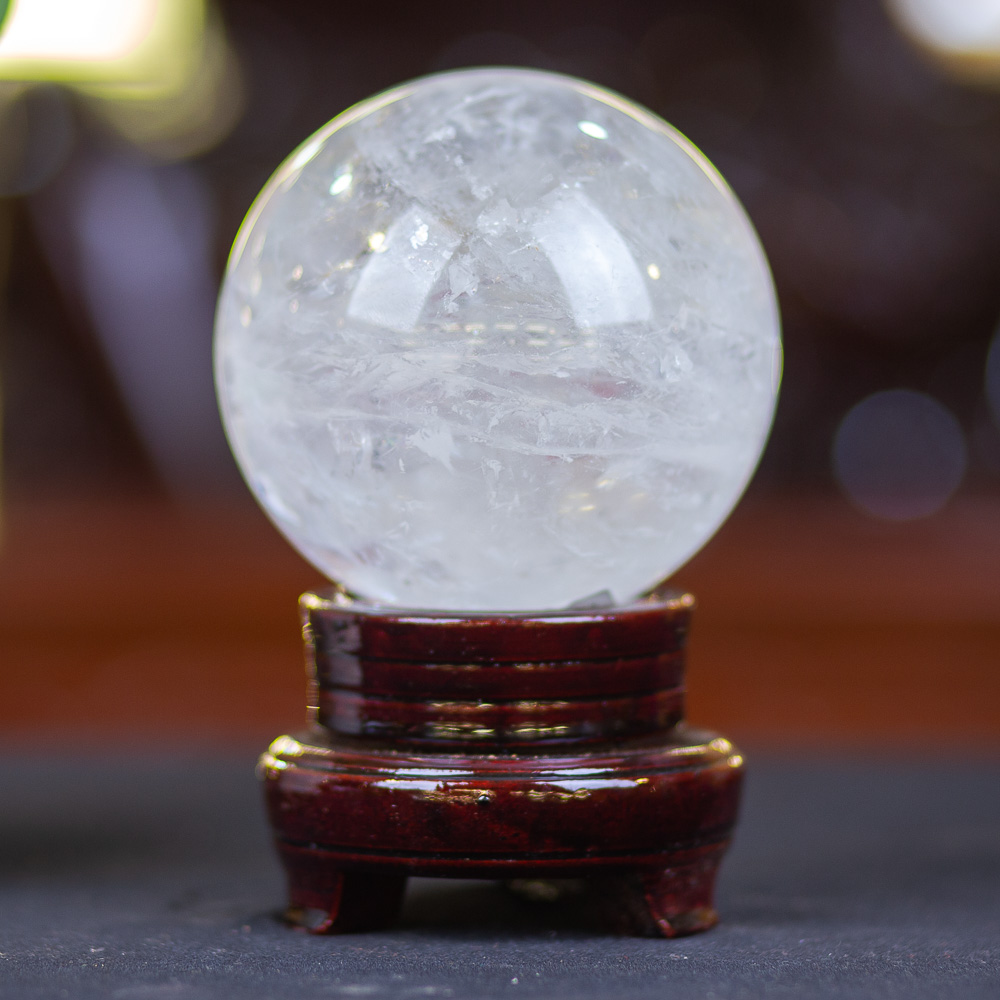 Quả Cầu Phong Thuỷ Thạch Anh Trắng 1.39kg - M08895