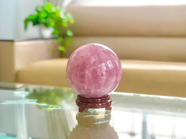 quả cầu thạch anh hồng