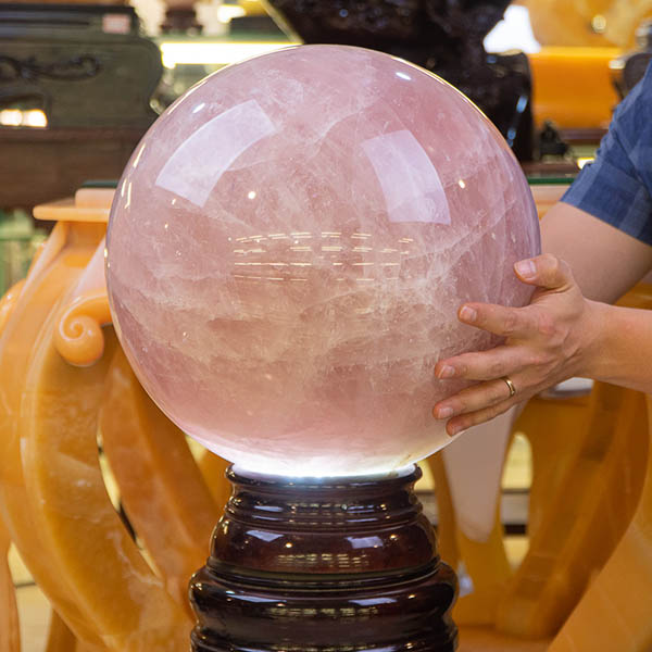 quả cầu thạch anh hồng nên đặt ở đâu