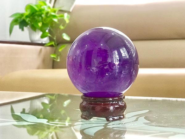 ý nghĩa quả cầu thạch anh tím